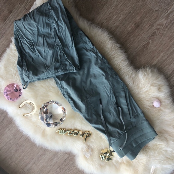 EUC Lululemon Athletica Unlined Mid-Rise Studio Pant II in RARE Earl Grey colour - Picture 1 of 16